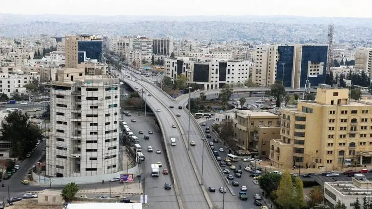 توقعات بطقس لطيف وفرص هطول أمطار رعدية على شرق المملكة السعودية